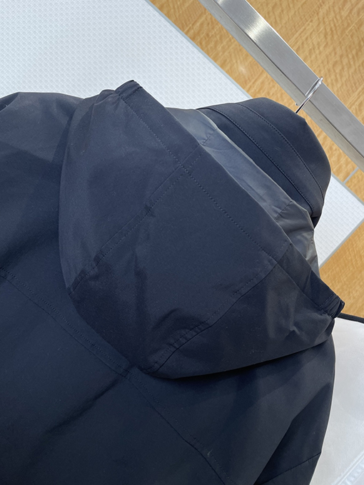 モンクレールスーパーコピー マルチポケットフード付き機能性ジャケット