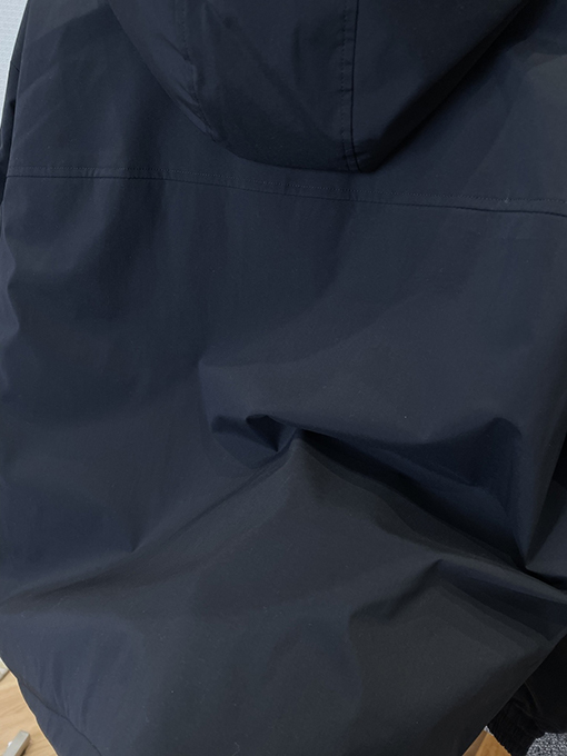 モンクレールスーパーコピー マルチポケットフード付き機能性ジャケット