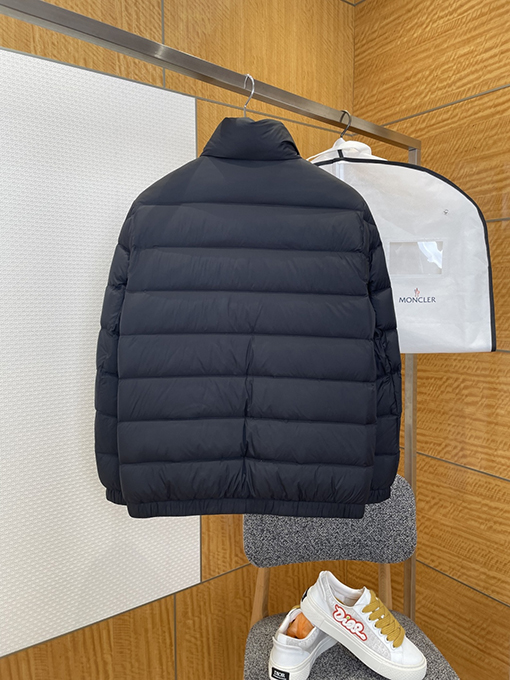 モンクレールスーパーコピー レタープリントロゴダウンジャケット