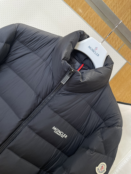 モンクレールスーパーコピー レタープリントロゴダウンジャケット