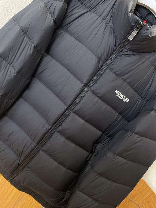 モンクレールスーパーコピー レタープリントロゴダウンジャケット