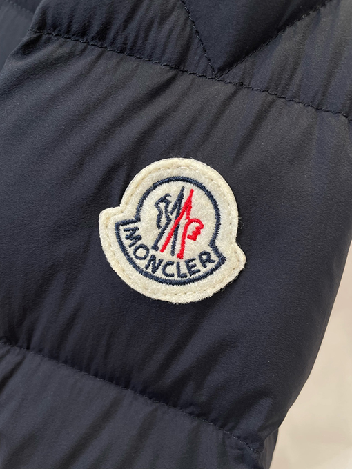 モンクレールスーパーコピー レタープリントロゴダウンジャケット