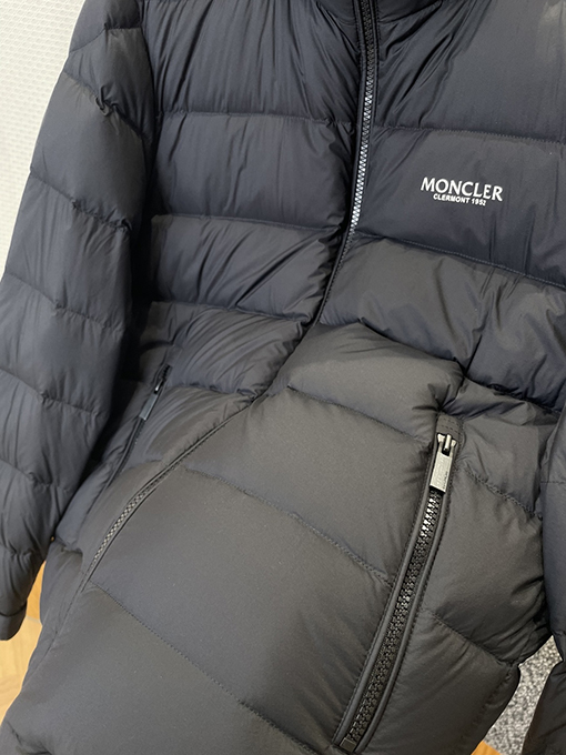 モンクレールスーパーコピー レタープリントロゴダウンジャケット