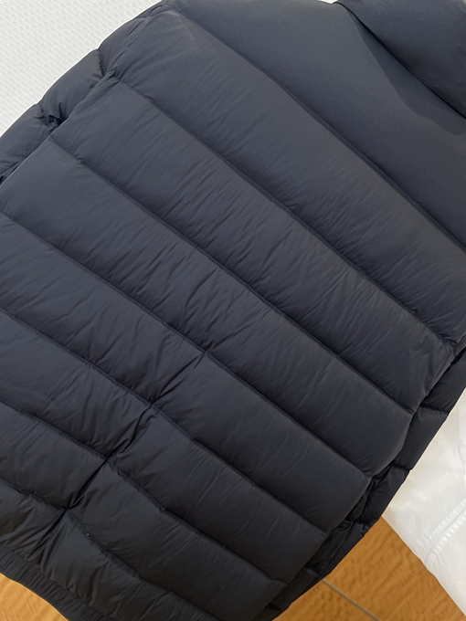 モンクレールスーパーコピー レタープリントロゴダウンジャケット