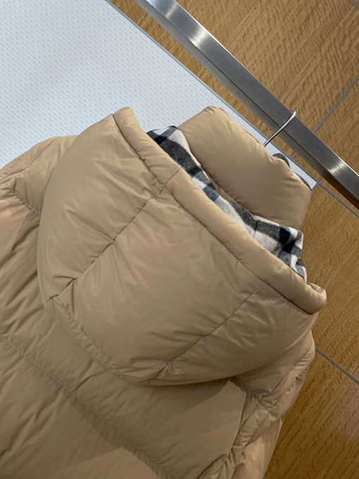 バーバリー 取り外し可能な袖付きフード付きダウンジャケット