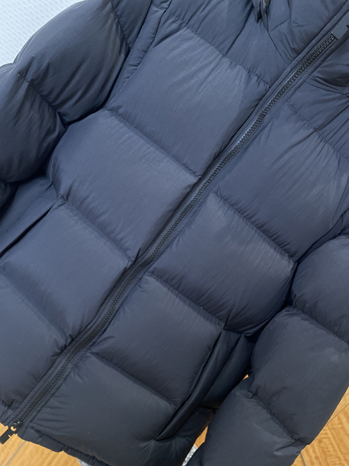 バーバリー 取り外し可能な袖付きフード付きダウンジャケット