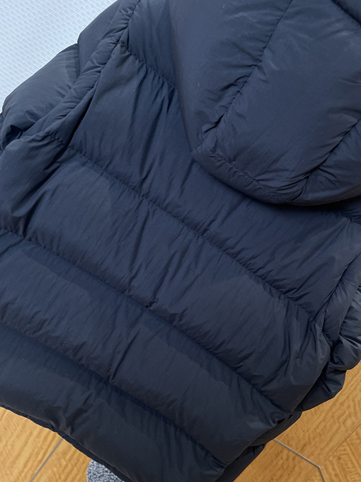 バーバリー 取り外し可能な袖付きフード付きダウンジャケット