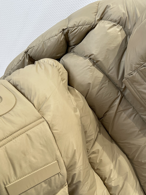 ディオール レタープリントスタンドカラーフード付きキルティングダウンジャケット