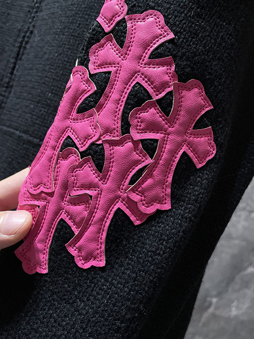 クロムハーツ ピンクの刺繍りジップアップフード付きセーター