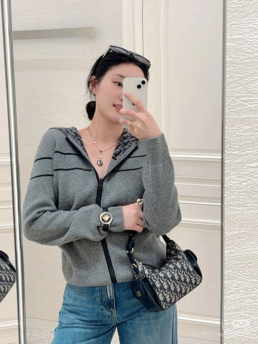 ディオールコピー 新しいモノグラムロゴのジップアップフード付きカシミアコート