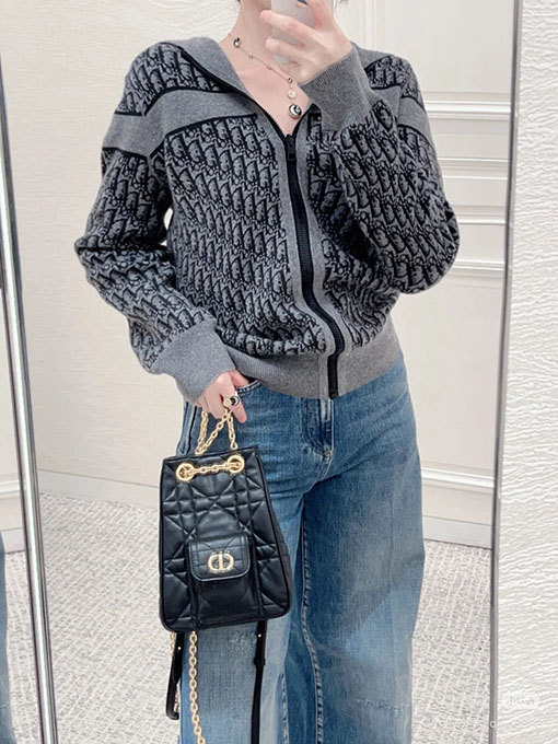 ディオールコピー 新しいモノグラムロゴのジップアップフード付きカシミアコート