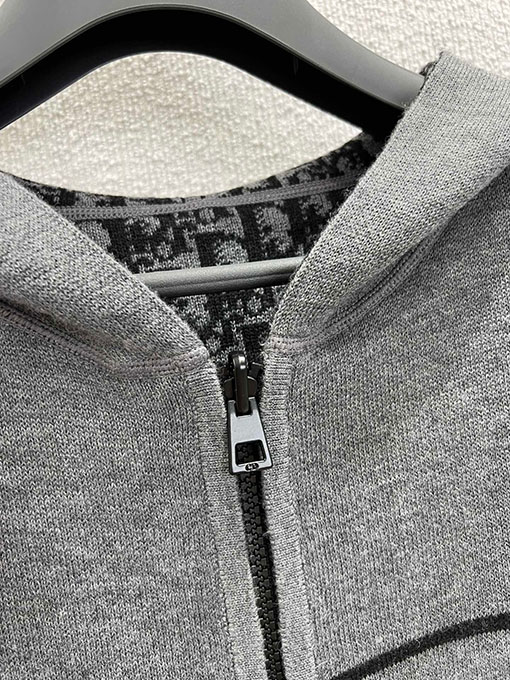 ディオールコピー 新しいモノグラムロゴのジップアップフード付きカシミアコート