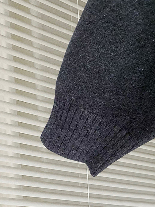 モンクレール 新モデルレターロゴフード付きセーター