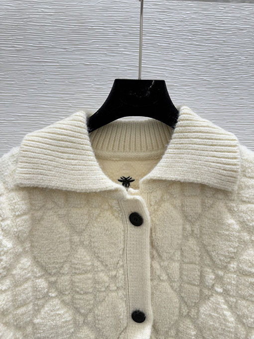 ディオールスーパーコピー バックカラーバタフライ刺繍ニットカーディガン