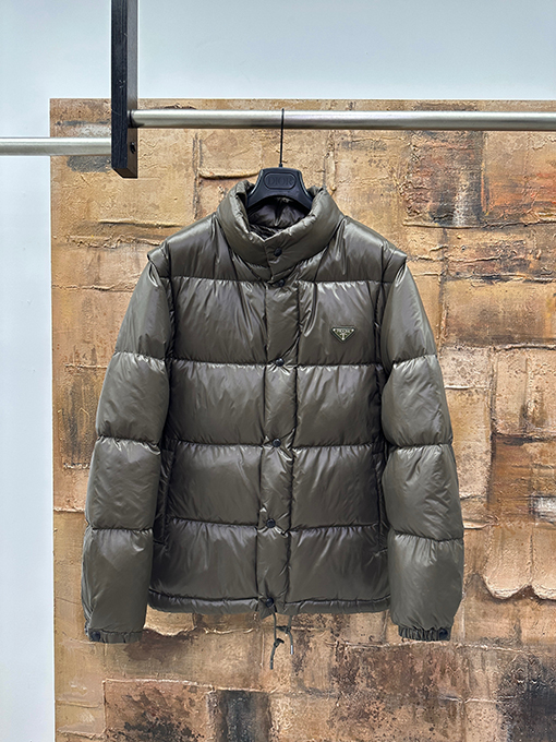 プラダ 取り外し可能な袖付きダウンジャケット