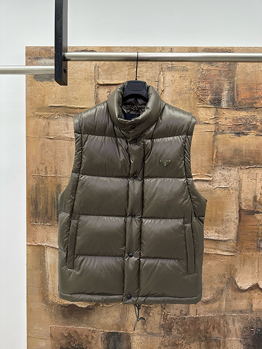 プラダ 取り外し可能な袖付きダウンジャケット
