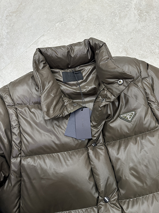 プラダ 取り外し可能な袖付きダウンジャケット