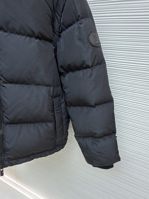 バーバリー 新モデル取り外し可能な袖付きダウンジャケット