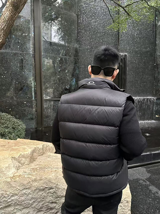 バレンシアガコピー バックロゴダウンベスト