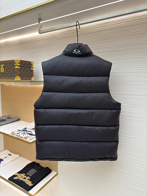 バレンシアガコピー バックロゴダウンベスト