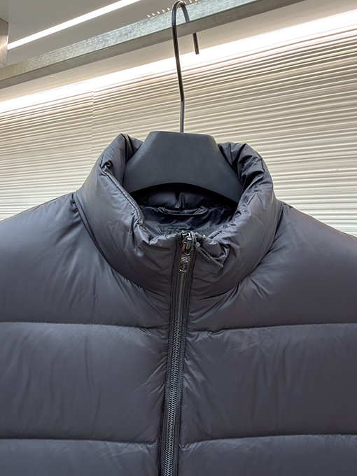 バレンシアガコピー バックロゴダウンベスト