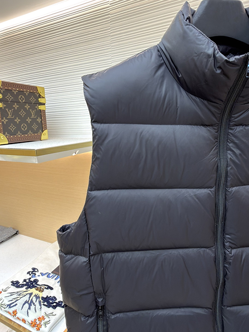 バレンシアガコピー バックロゴダウンベスト