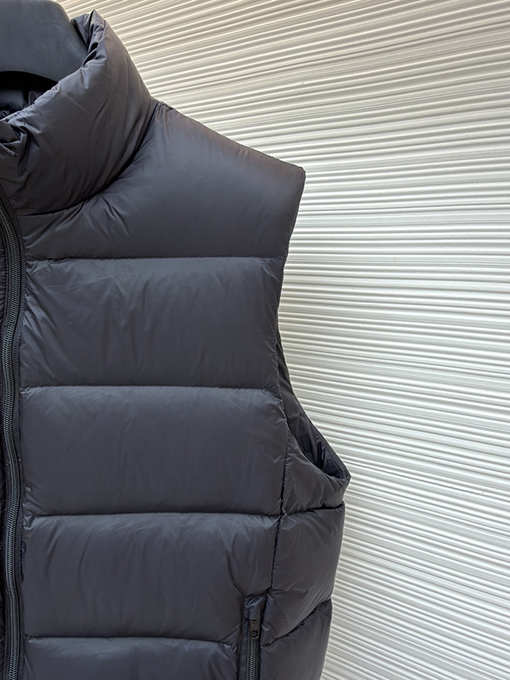 バレンシアガコピー バックロゴダウンベスト