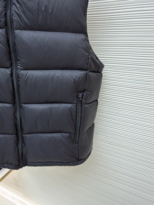 バレンシアガコピー バックロゴダウンベスト