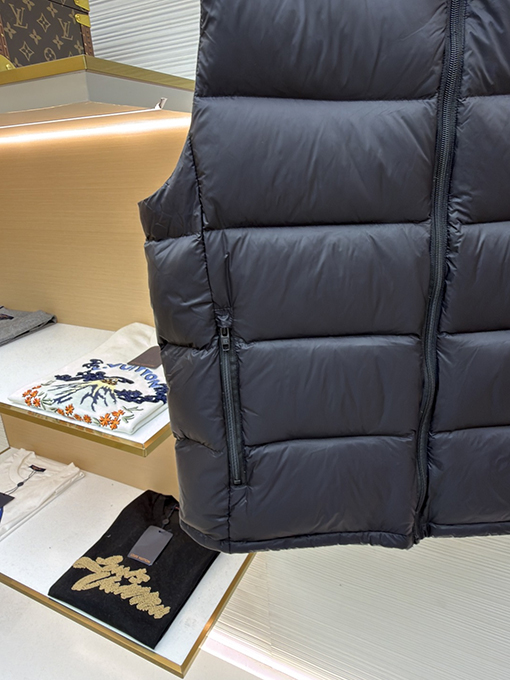 バレンシアガコピー バックロゴダウンベスト