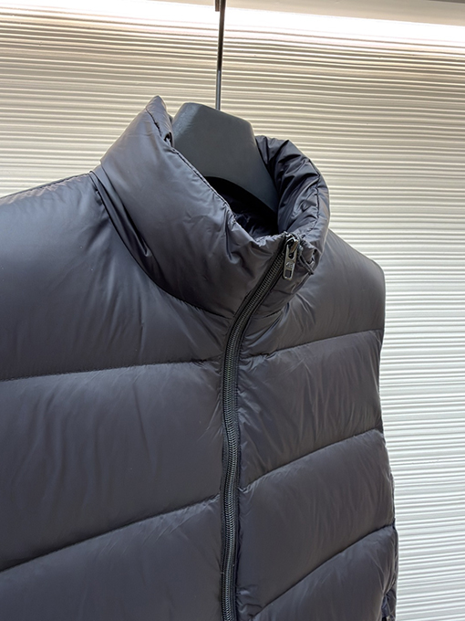 バレンシアガコピー バックロゴダウンベスト