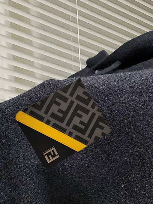 フェンディ 新モデルクラシックレターロゴフード付きセーター