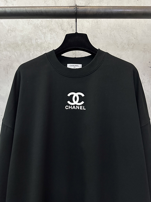 シャネルコピー クラシックなロゴがダメージされた厚のラバープリントの長袖シャツ