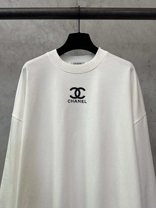 シャネルコピー クラシックなロゴがダメージされた厚のラバープリントの長袖シャツ