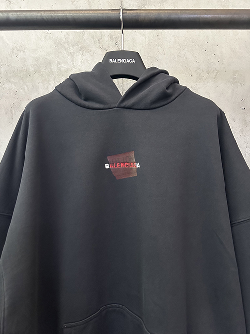 バレンシアガスーパーコピー Balenciaga 赤い刺繍ロゴパーカー