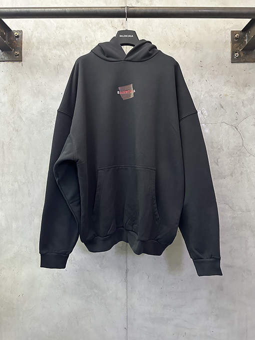 バレンシアガスーパーコピー Balenciaga 赤い刺繍ロゴパーカー