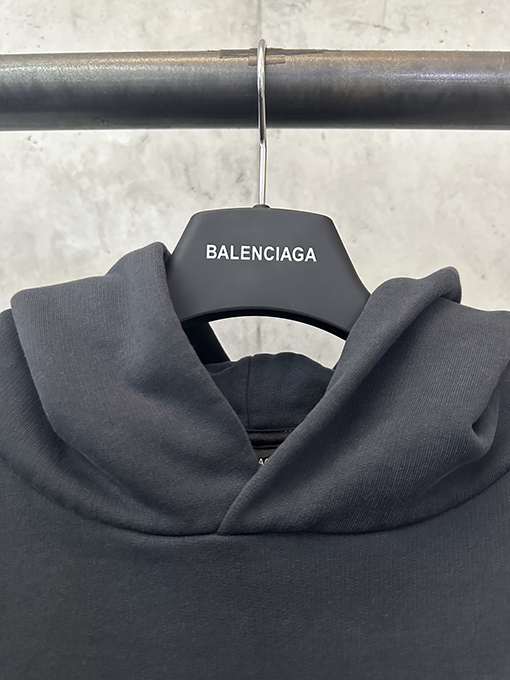 バレンシアガスーパーコピー Balenciaga 赤い刺繍ロゴパーカー