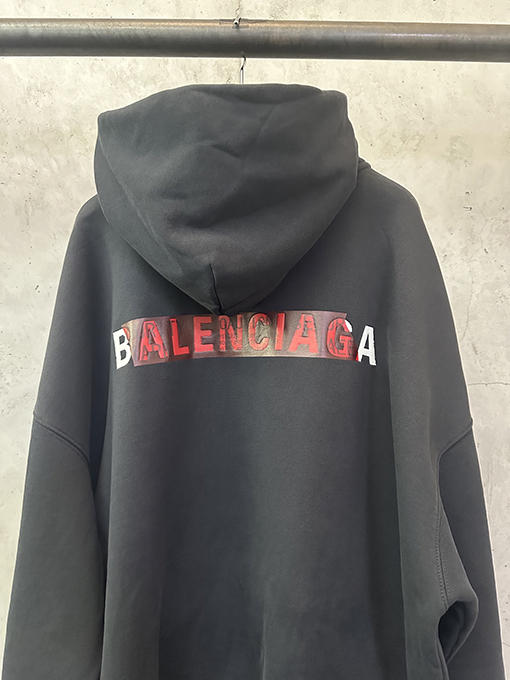バレンシアガスーパーコピー Balenciaga 赤い刺繍ロゴパーカー