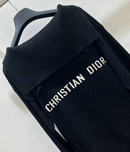 ディオールスーパーコピー 小さめのVネックセーラーカラーニットセーター