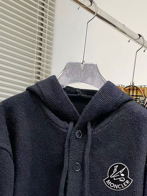 モンクレールスーパーコピー レターロゴフード付きセーター