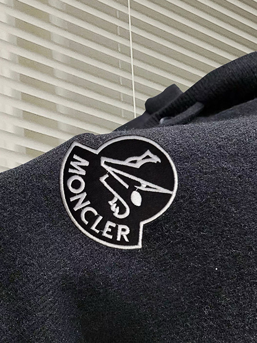 モンクレールスーパーコピー レターロゴフード付きセーター