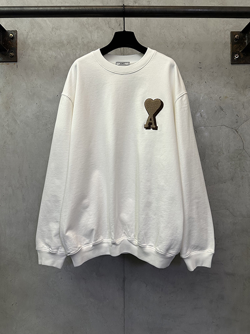 アミ レターハート型クルーネックスウェットシャツ