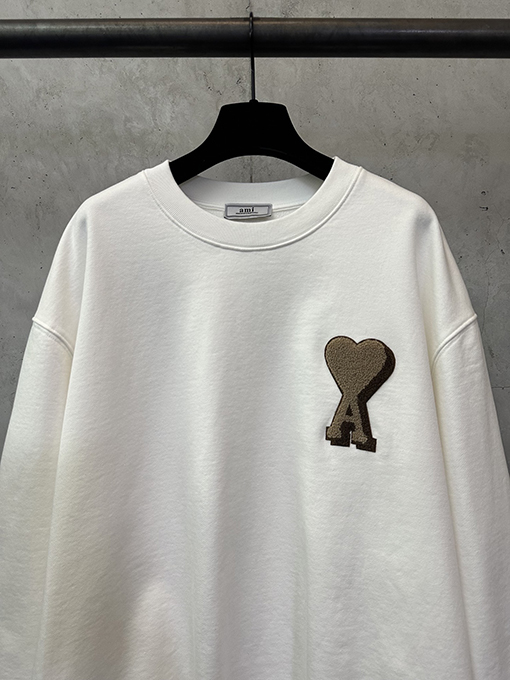 アミ レターハート型クルーネックスウェットシャツ