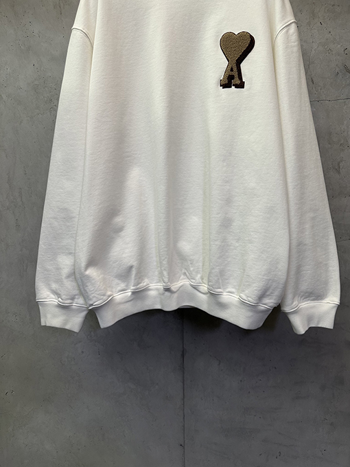 アミ レターハート型クルーネックスウェットシャツ