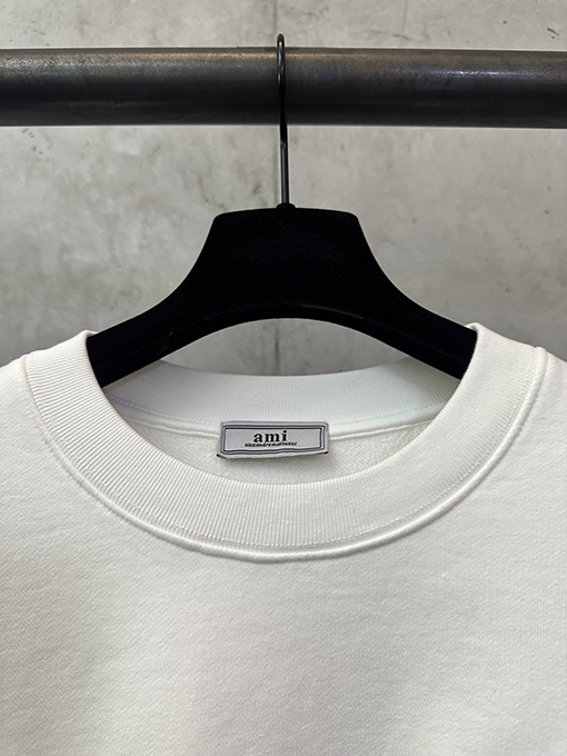 アミ レターハート型クルーネックスウェットシャツ