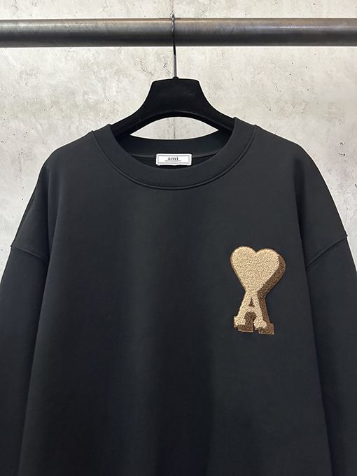 アミ レターハート型クルーネックスウェットシャツ
