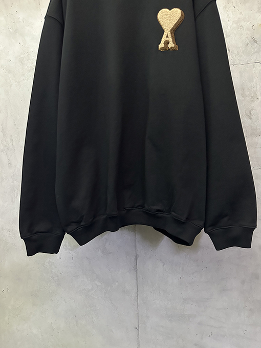 アミ レターハート型クルーネックスウェットシャツ