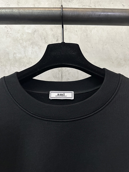 アミ レターハート型クルーネックスウェットシャツ