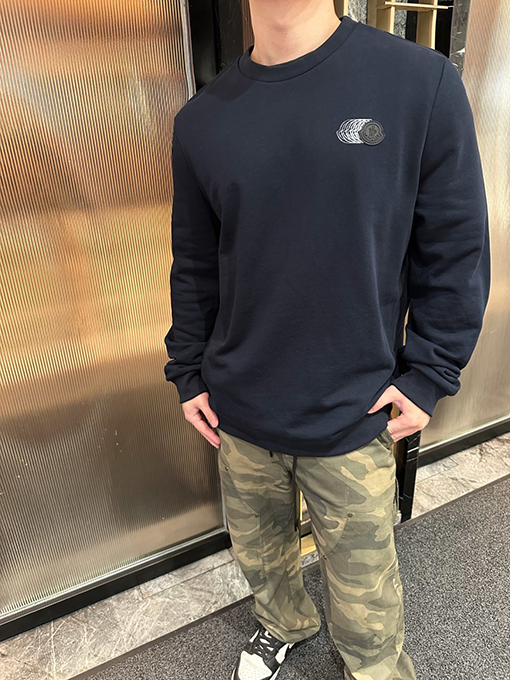 モンクレール クルーネックの長袖フェードラベルコットンスウェットシャツ