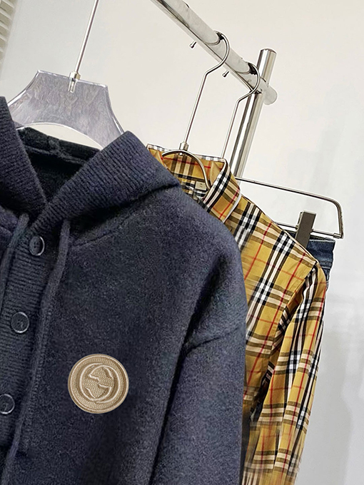 グッチスーパーコピー 新モデルレターロゴフード付きセーター