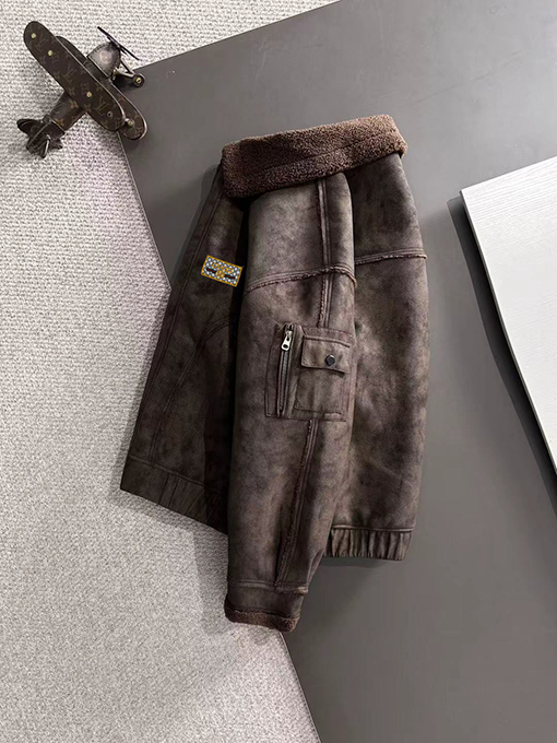 グッチ 新モデル人気の両面ファーコート